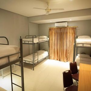 Kamar asrama (khusus laki-laki)